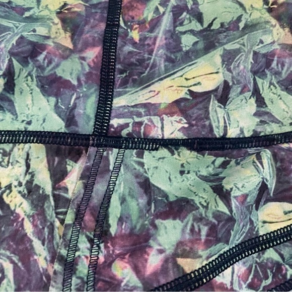 Lululemon  Capri multicolour size 6 - Picture 6 of 6